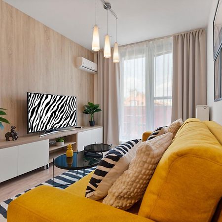 Ferienwohnung Lam Safari - Balcony - Ac - Free Parking Pressburg Exterior foto