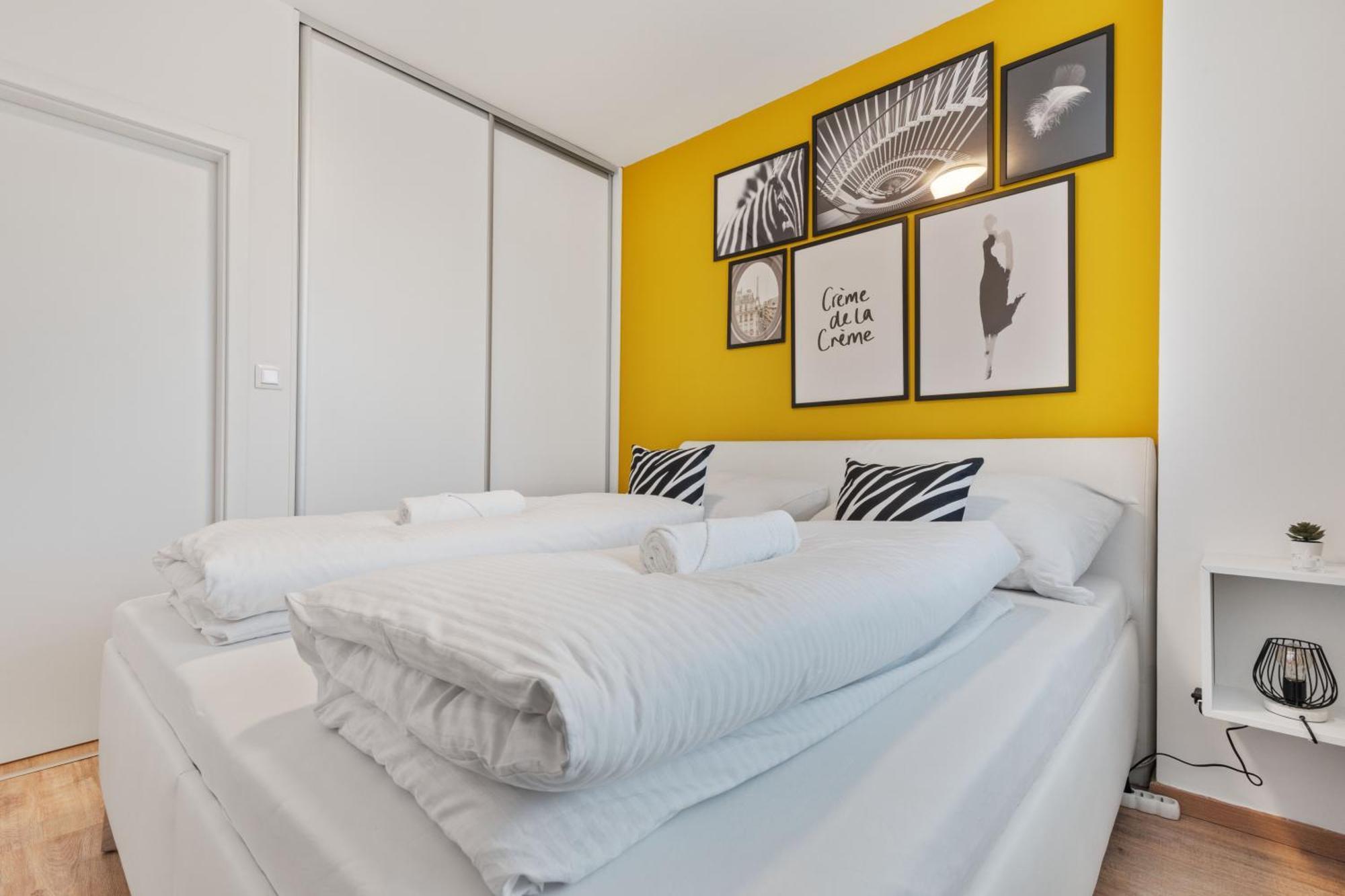 Ferienwohnung Lam Safari - Balcony - Ac - Free Parking Pressburg Exterior foto